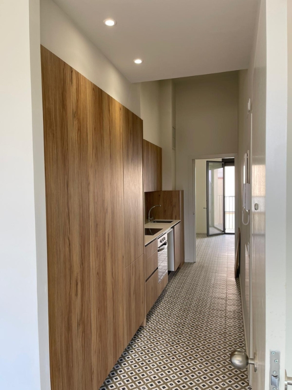 Ampliació i subdivisió d’habitatge unifamiliar en edifici plurifamiliar de tres apartaments per CEB Arquitectes