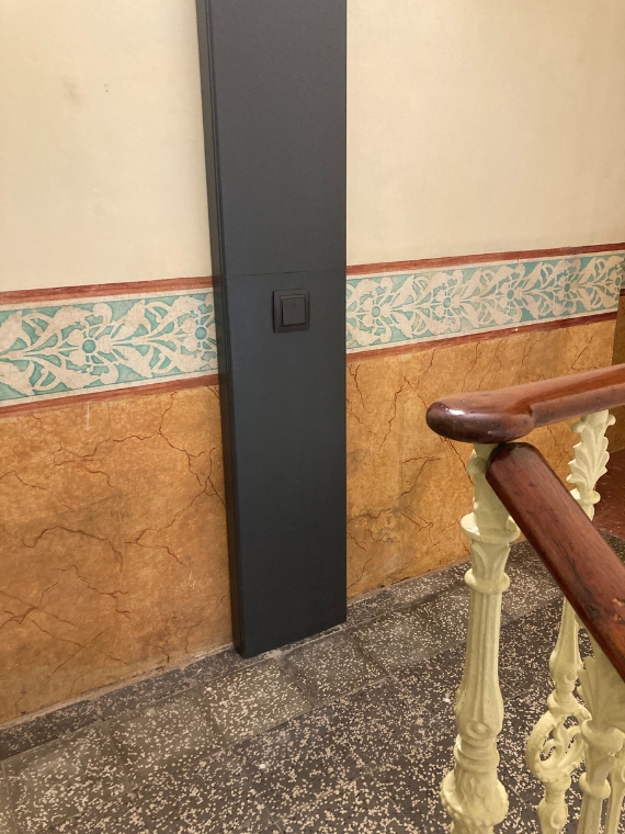 Consolidació estructural, instal·lació d’ascensor i restauració de vestíbul d’edifici carrer Viladomat per CEB Arquitectes