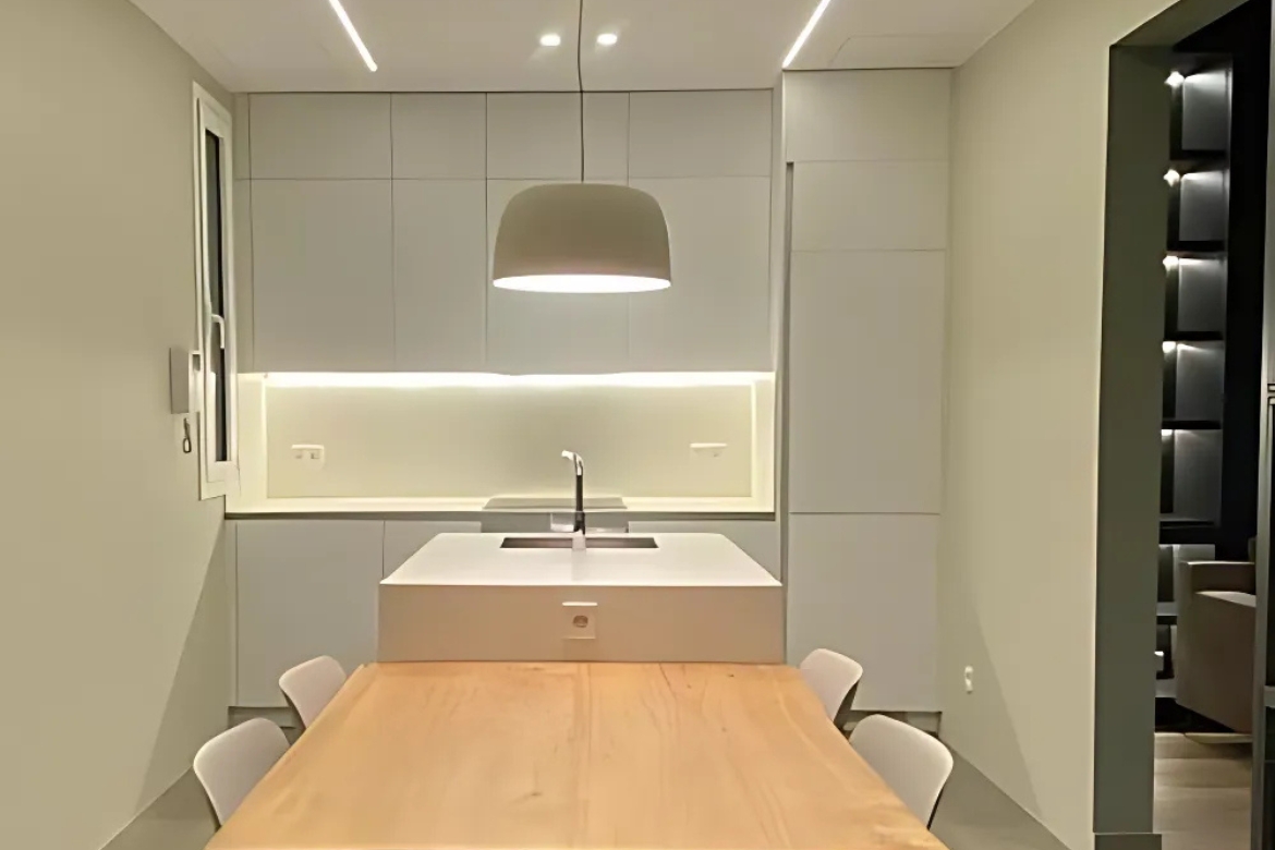 Reforma interior d’habitatge al carrer Consell de Cent Reforma interior d’habitatge al carrer Consell de Cent per CEB Arquitectes